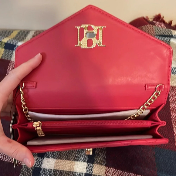 Badgley mischka NWT envelope crossbody purse lipstick red gold quilt stud vegan - Picture 4 of 8
